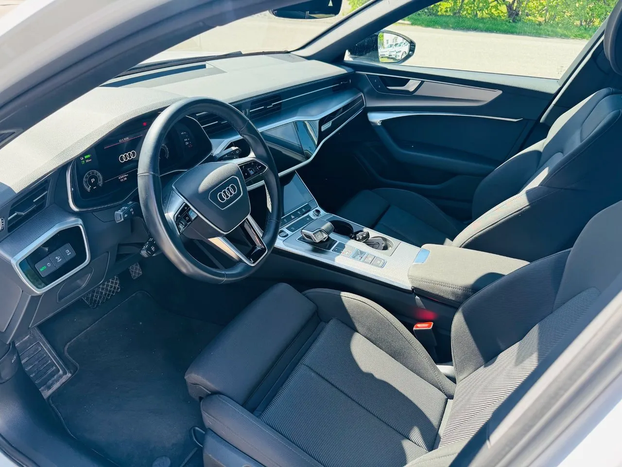 Vehicle image 7