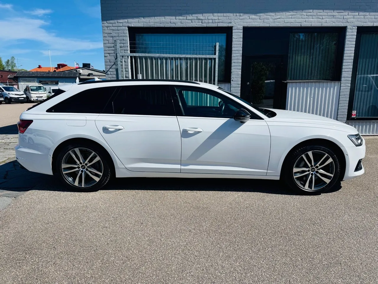 Vehicle image 9