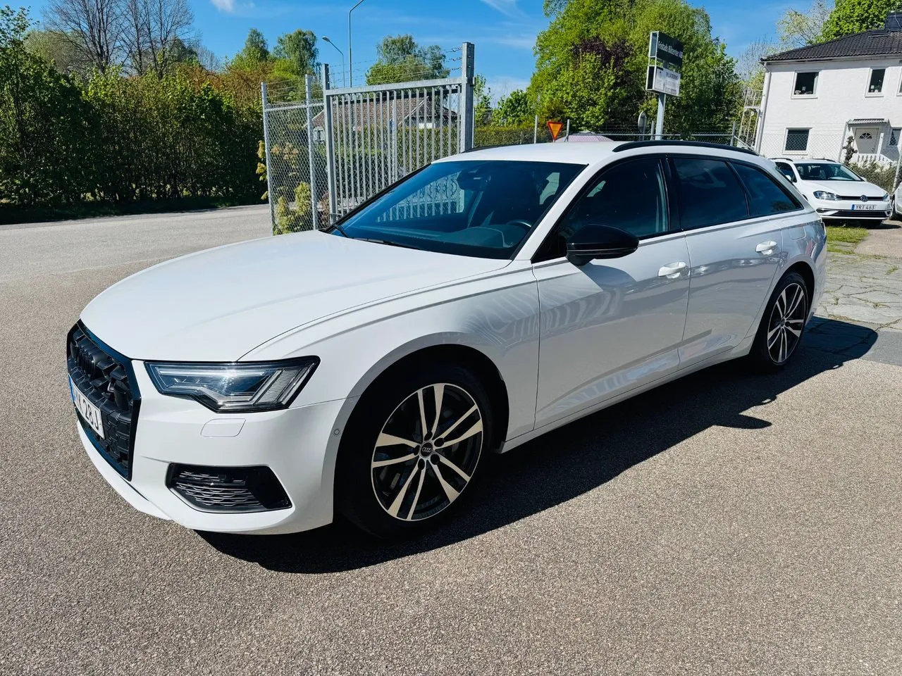 Vehicle image 8