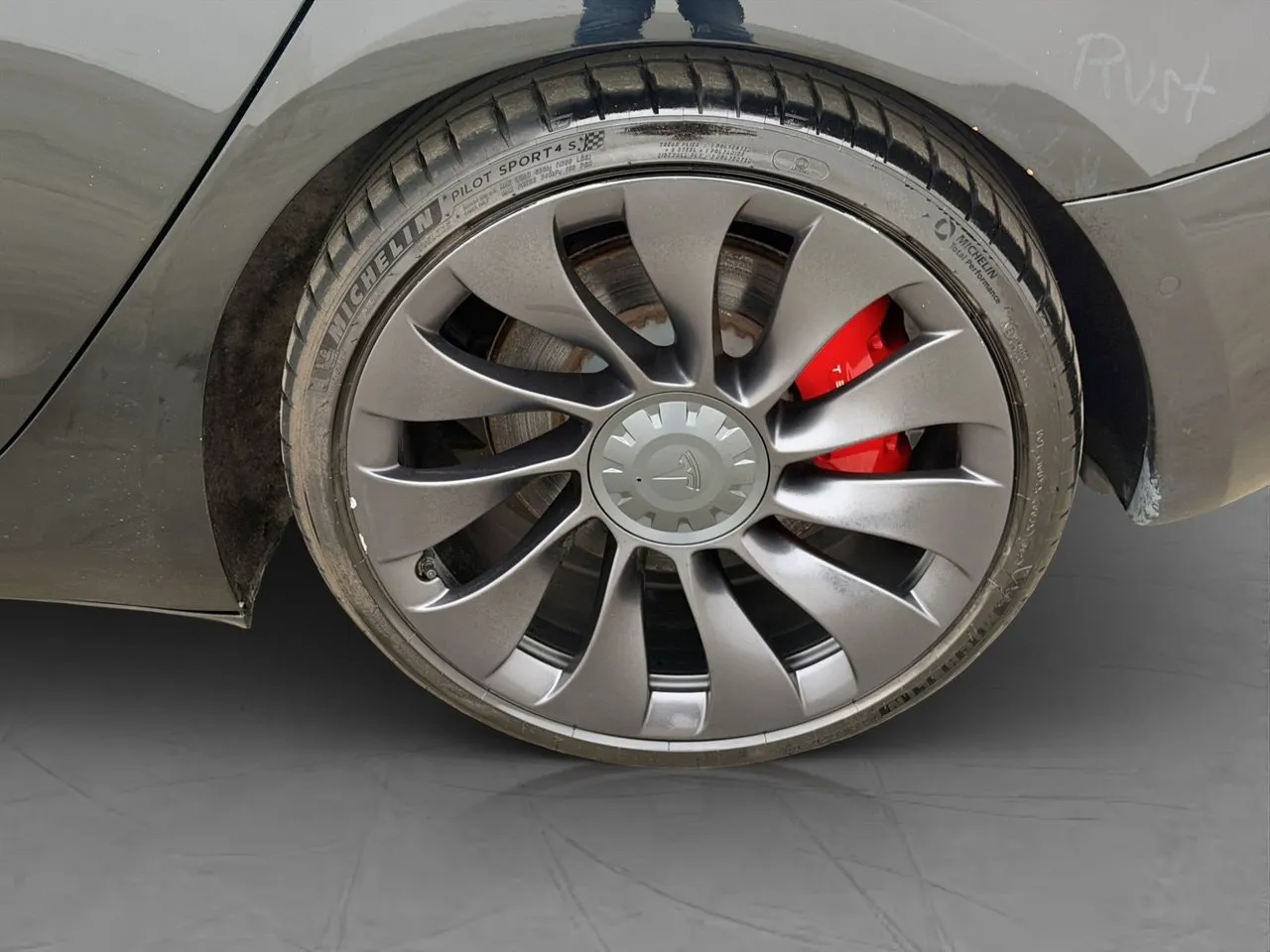 Vehicle image 32
