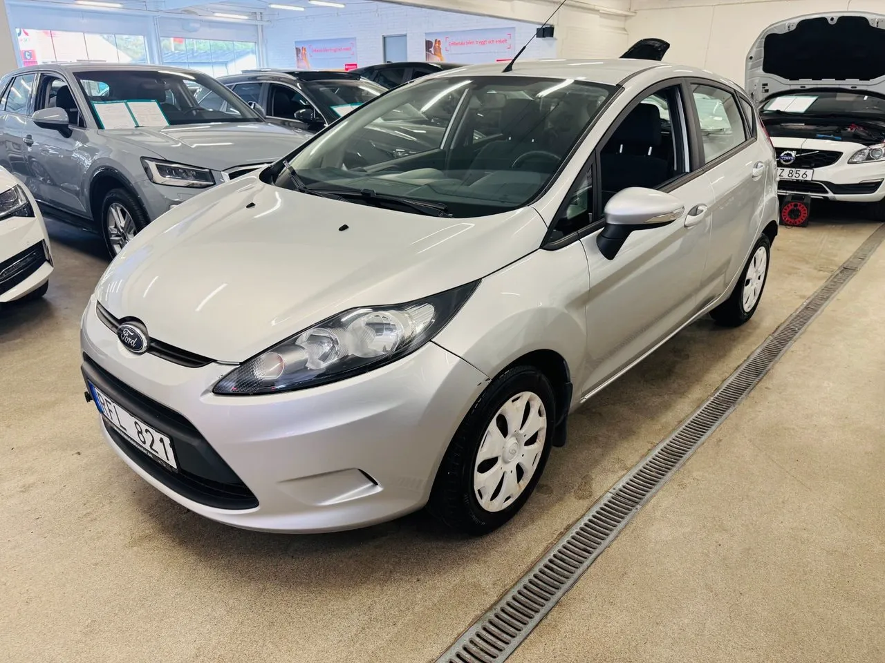 Vehicle image 11