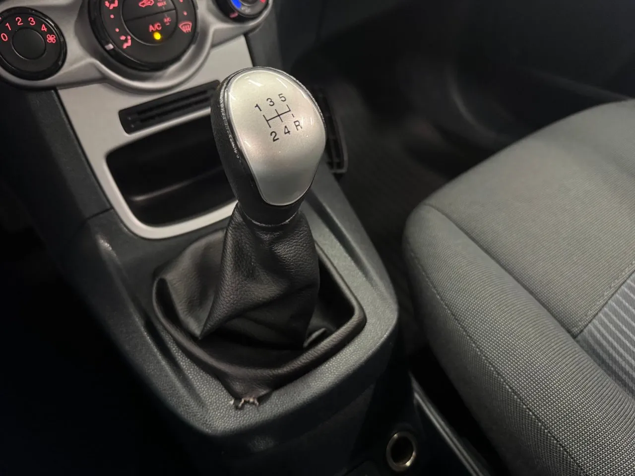Vehicle image 18