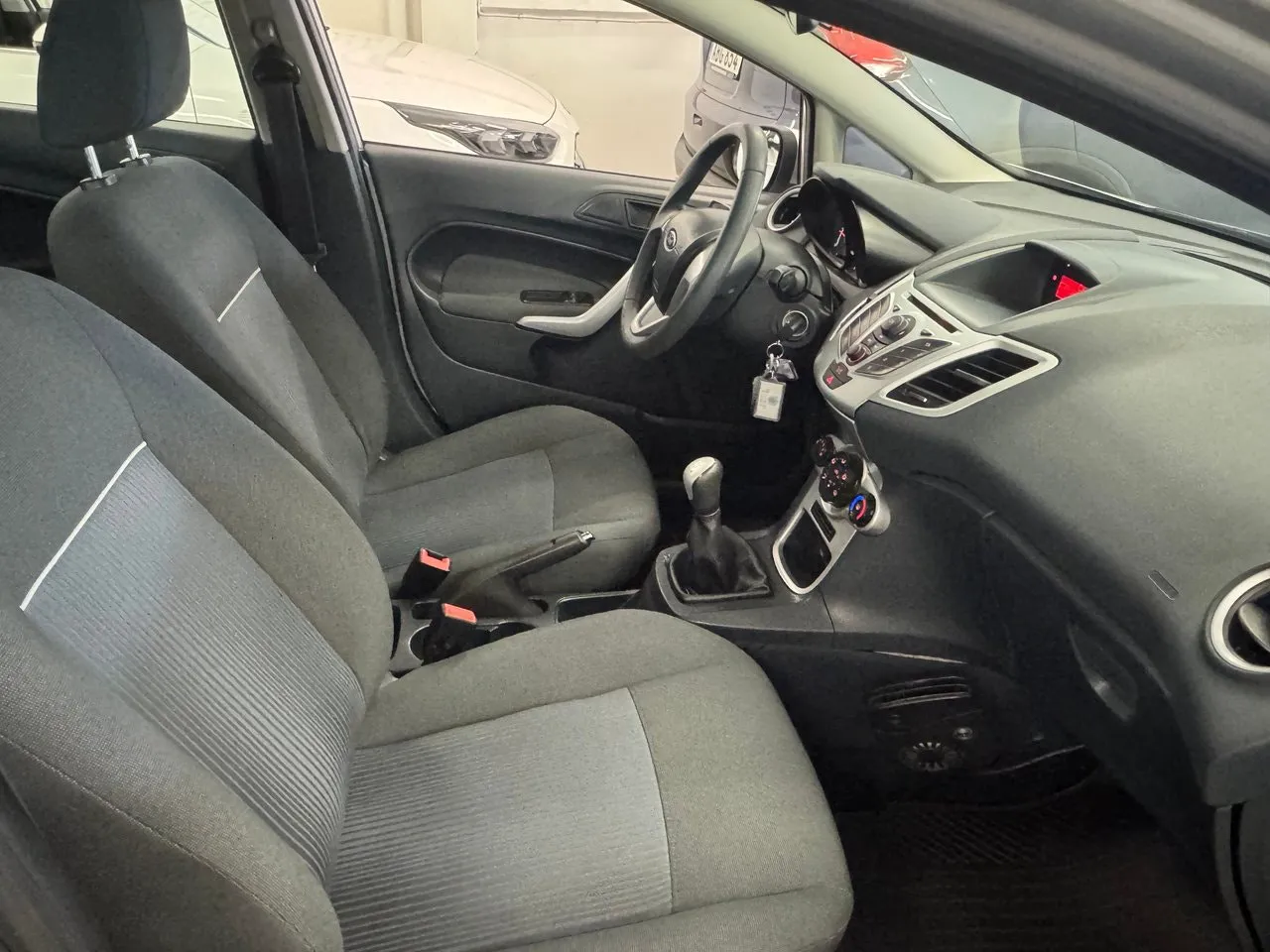 Vehicle image 14