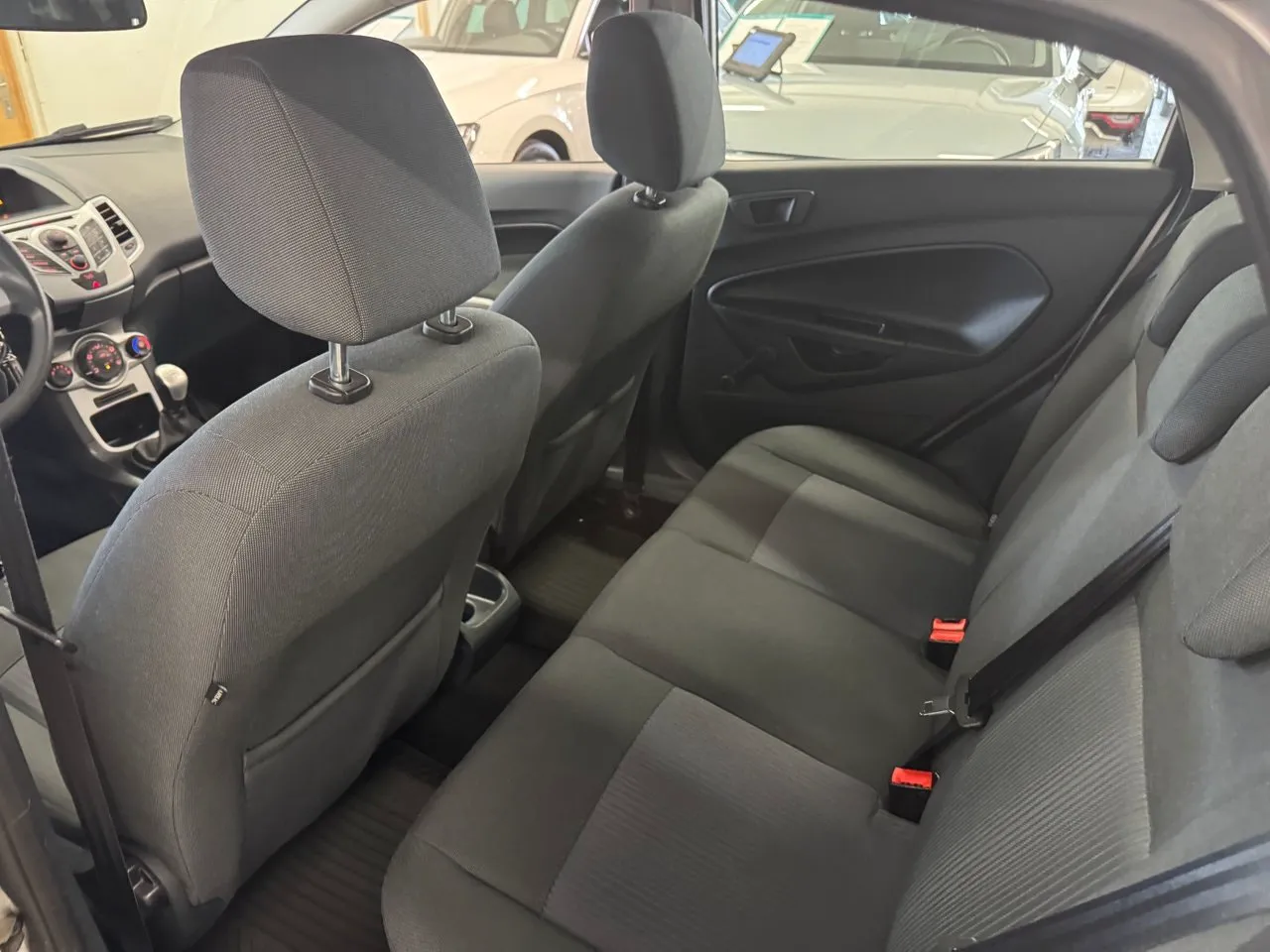 Vehicle image 16