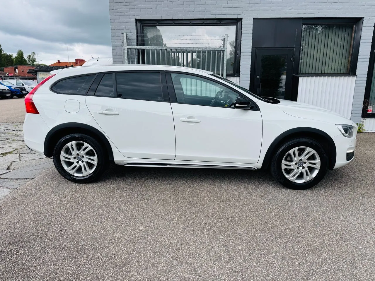 Vehicle image 9