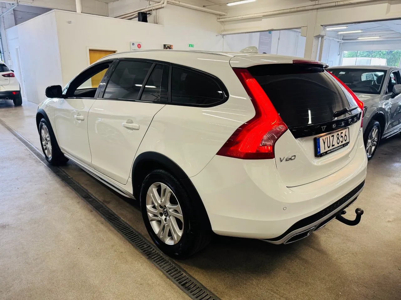 Vehicle image 15