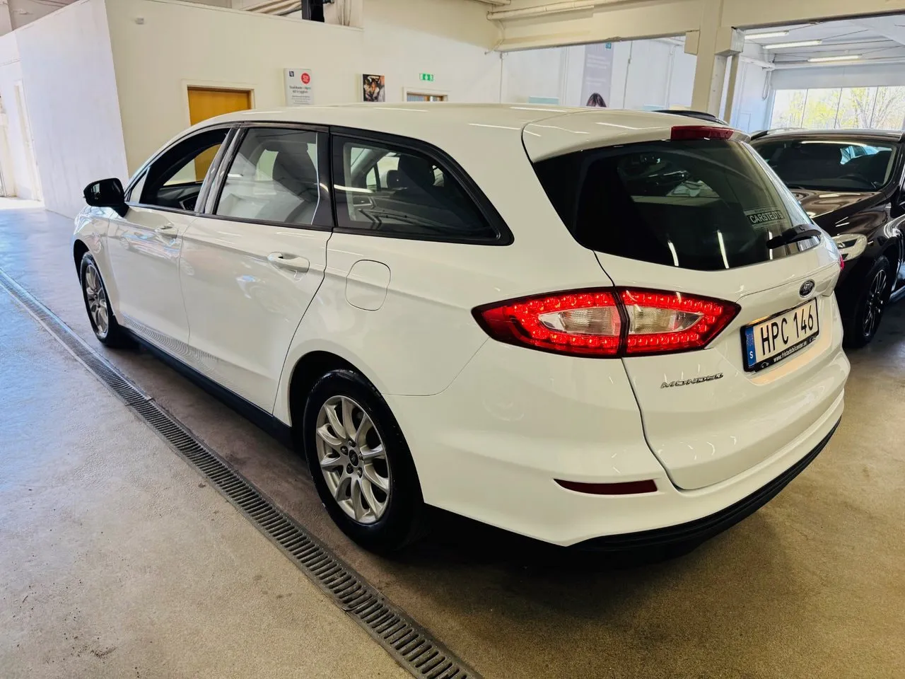 Vehicle image 13