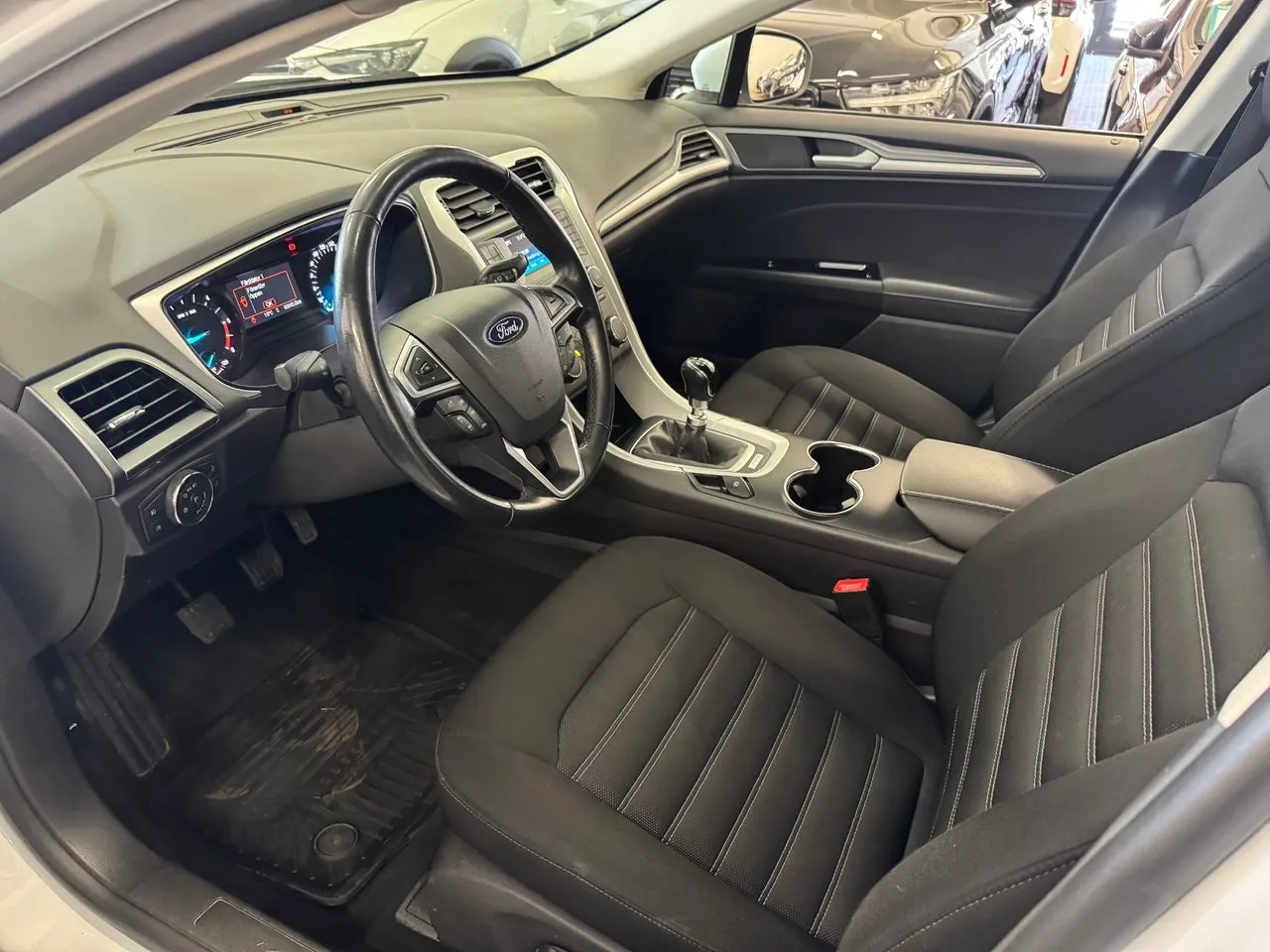 Vehicle image 17