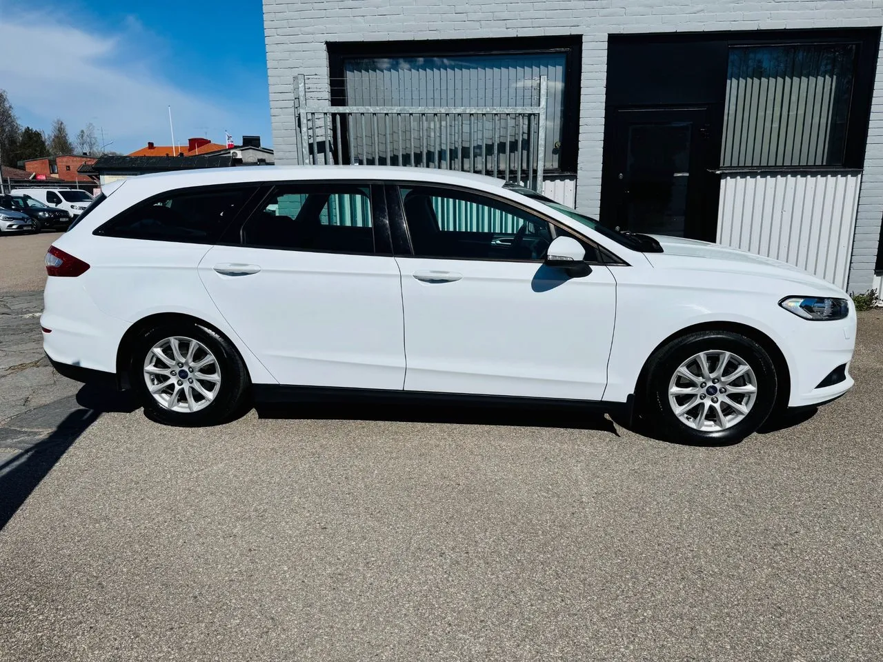 Vehicle image 9