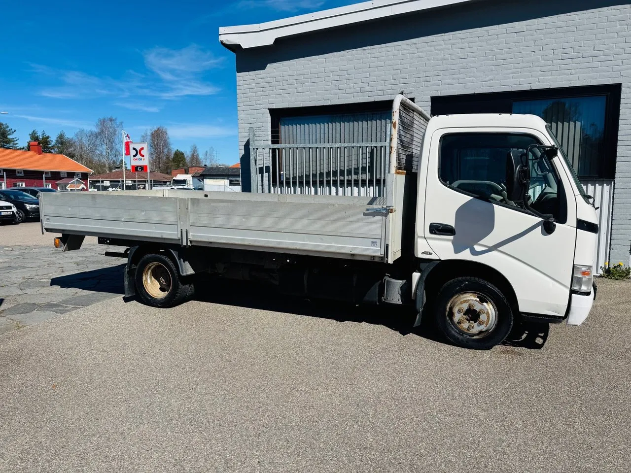 Vehicle image 10