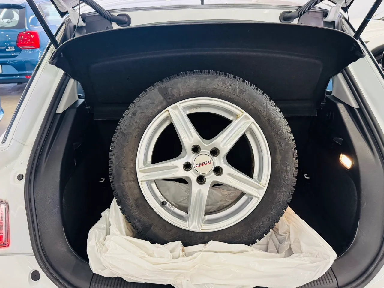 Vehicle image 11