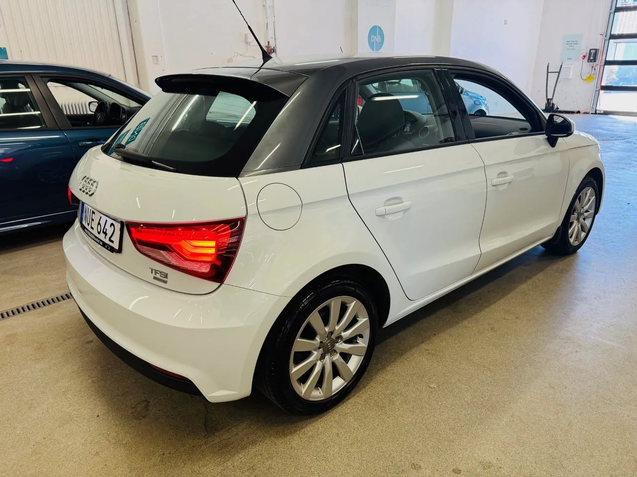 Vehicle image 14