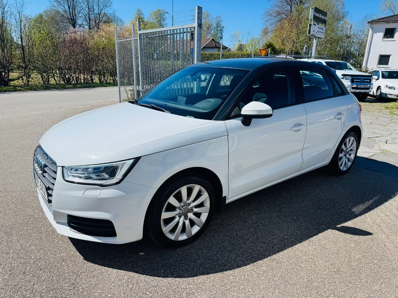 Vehicle image 8