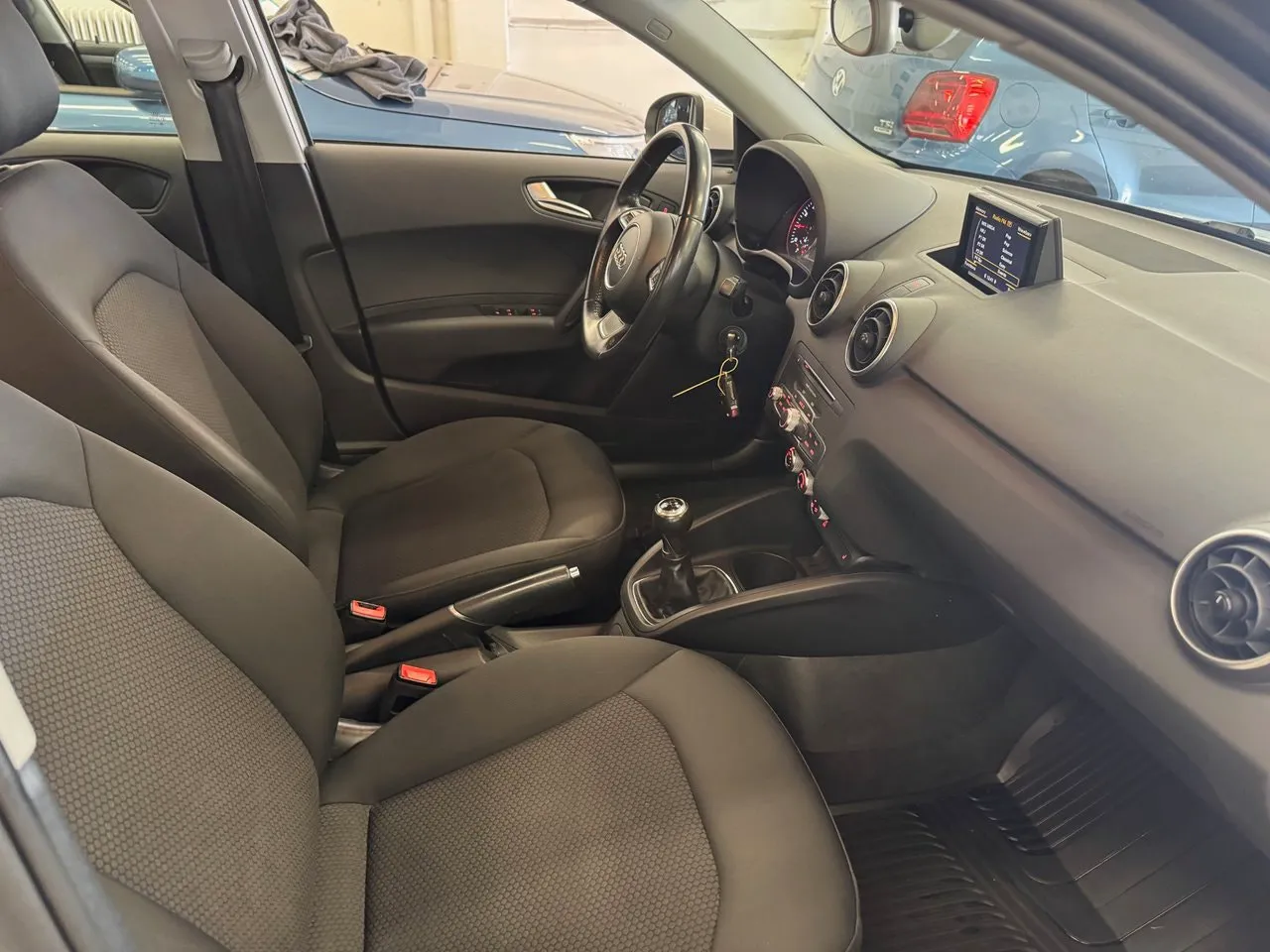 Vehicle image 16