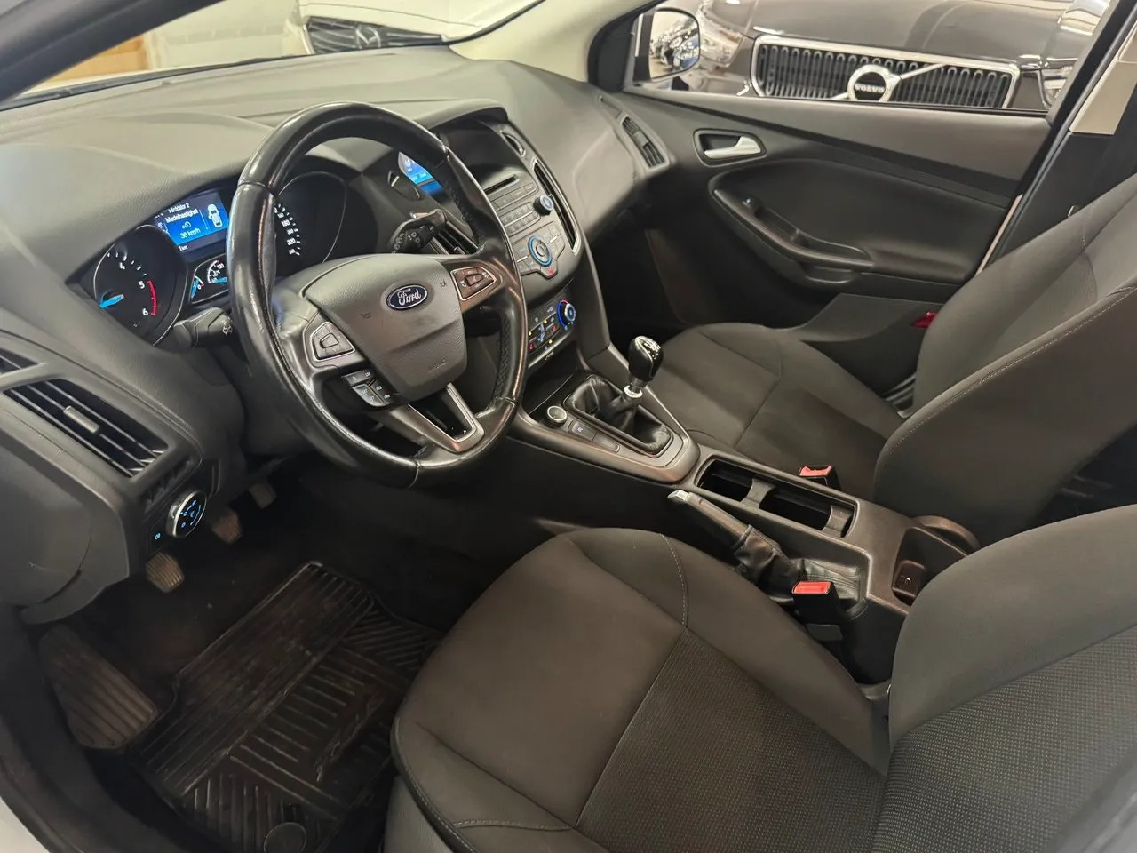 Vehicle image 18