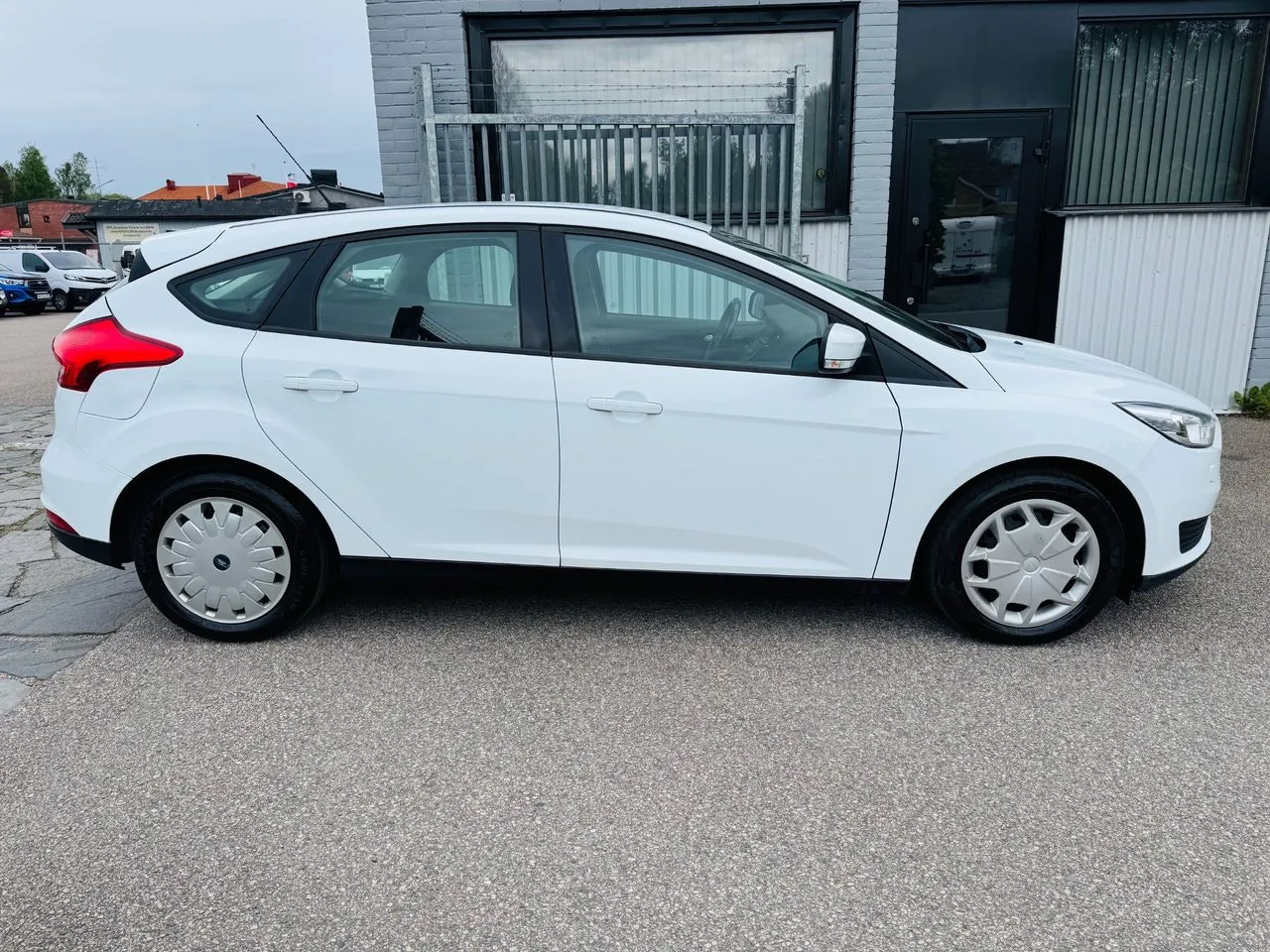 Vehicle image 9