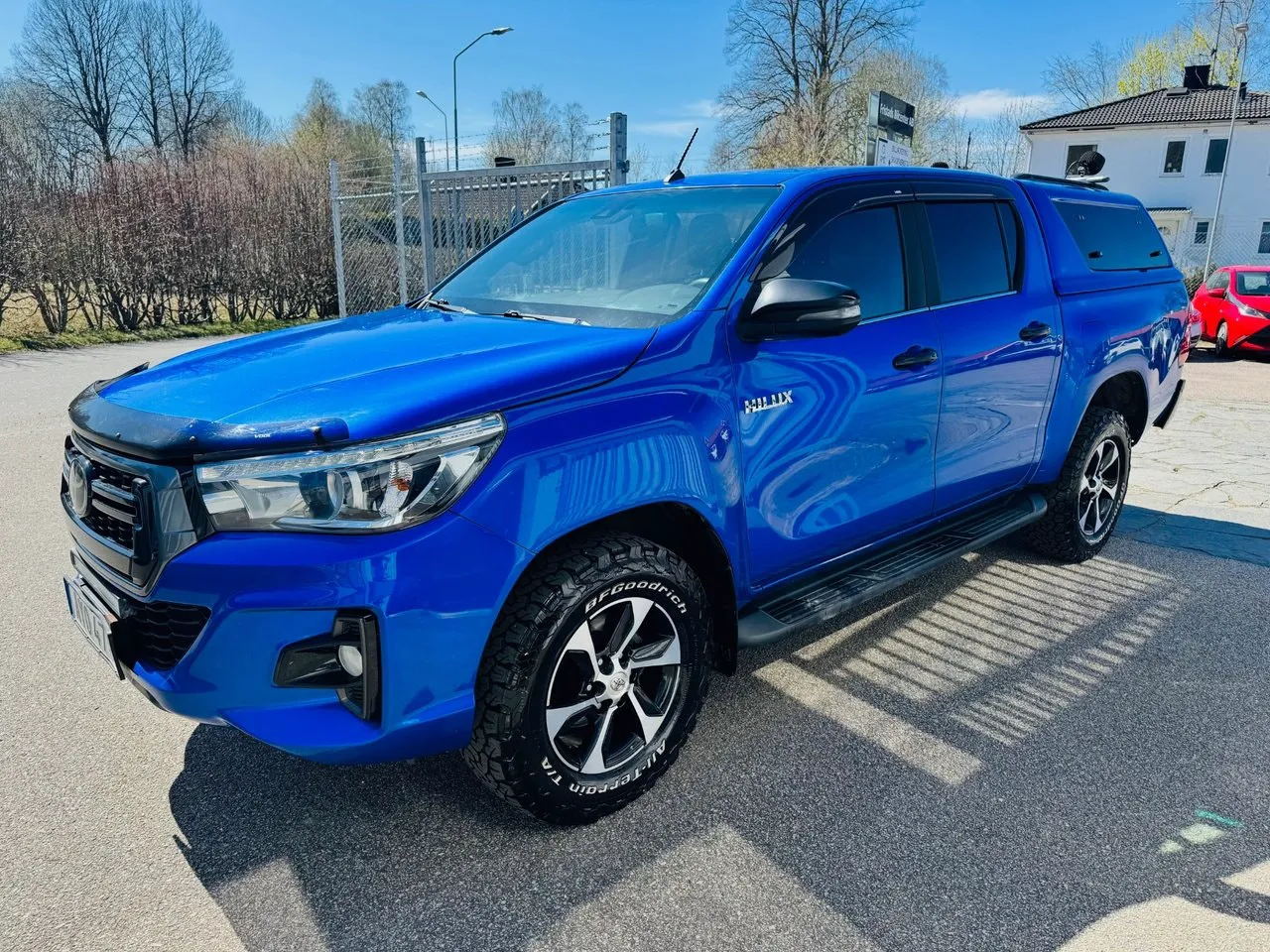 Vehicle image 9