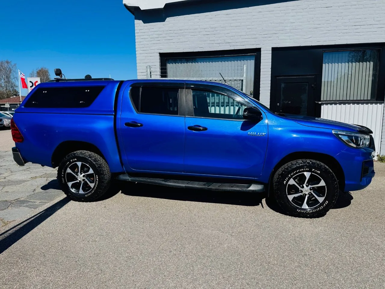 Vehicle image 10