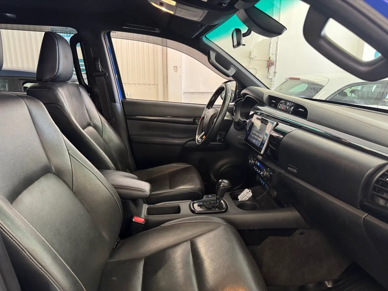 Vehicle image 18