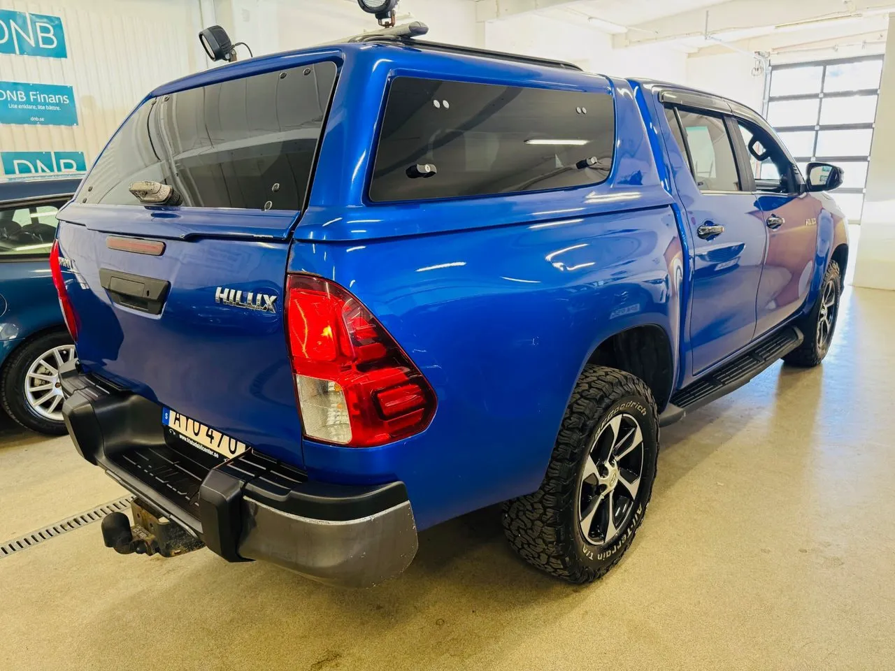 Vehicle image 14