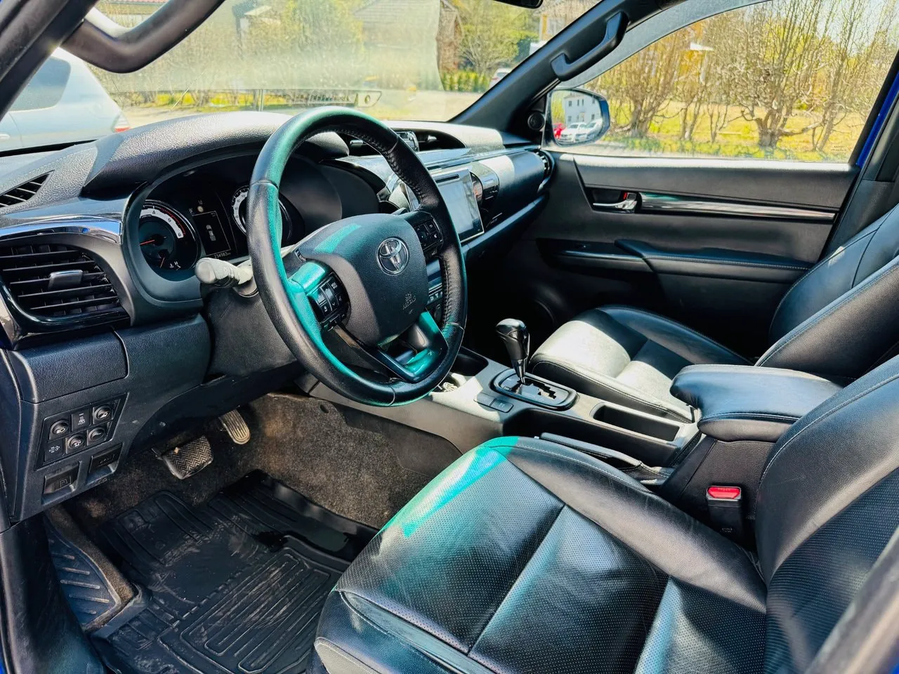 Vehicle image 8