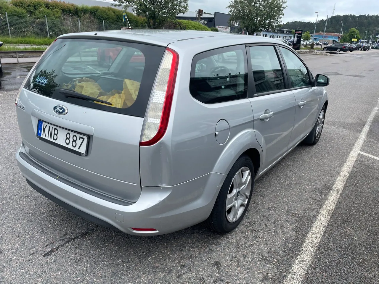 Vehicle image 4