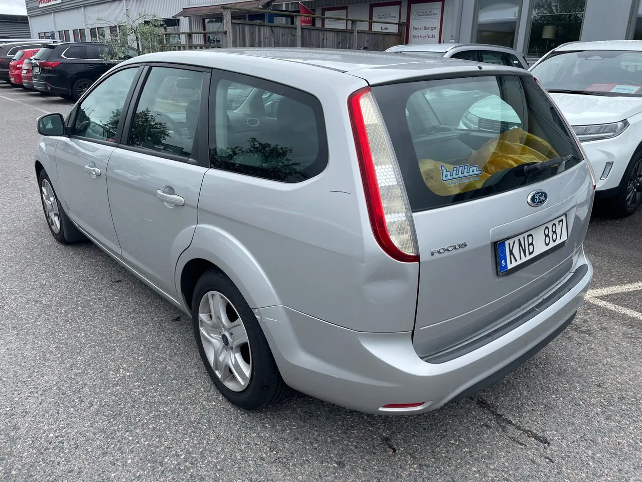 Vehicle image 6