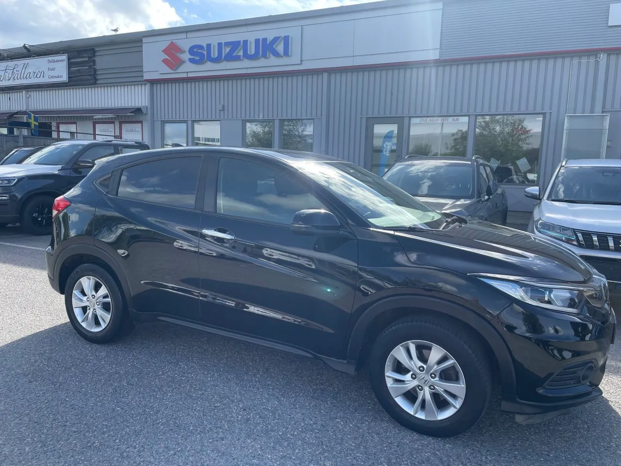 Vehicle image 4