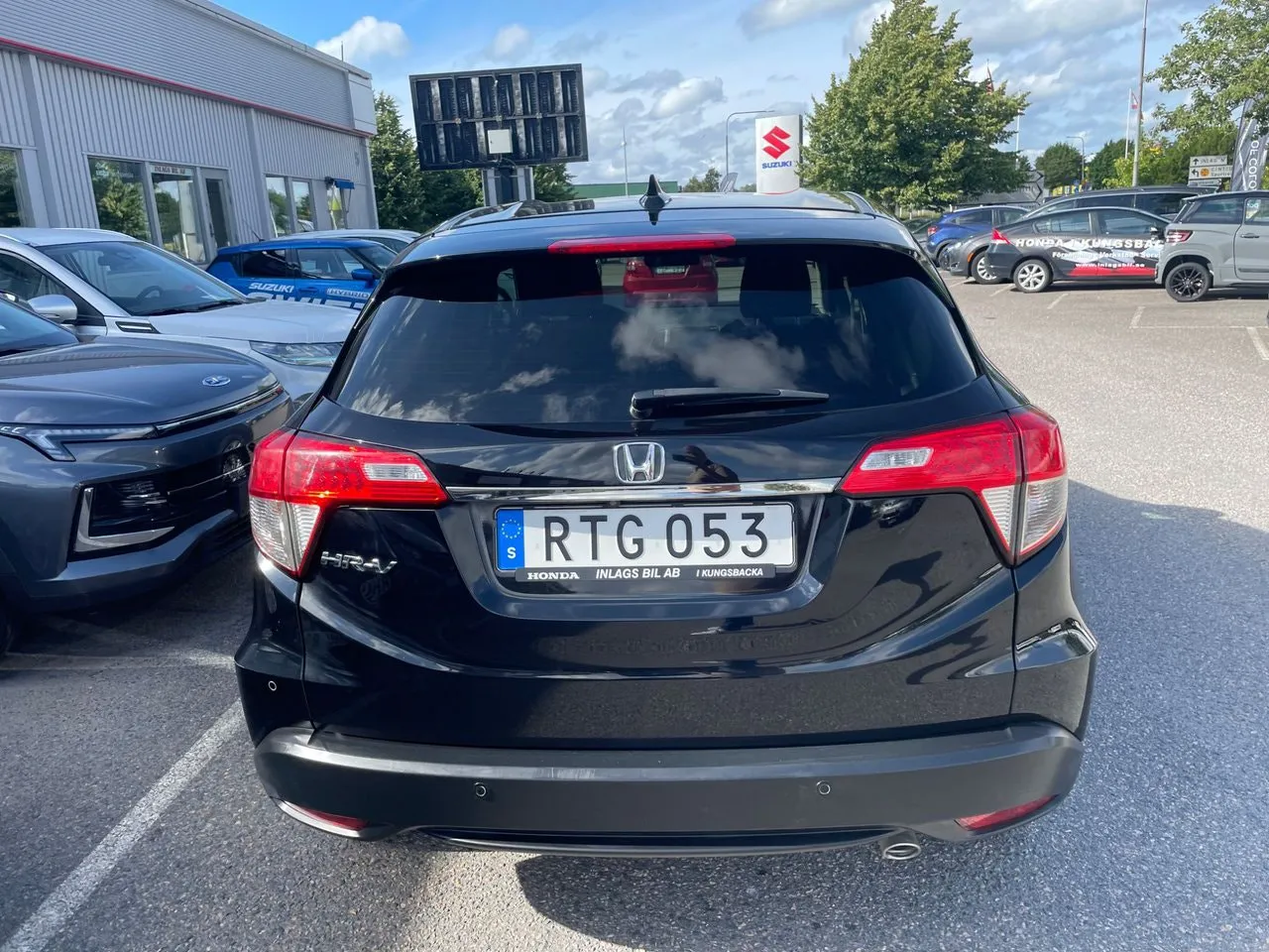 Vehicle image 3