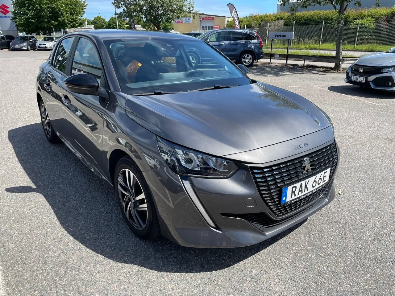 Vehicle image 3
