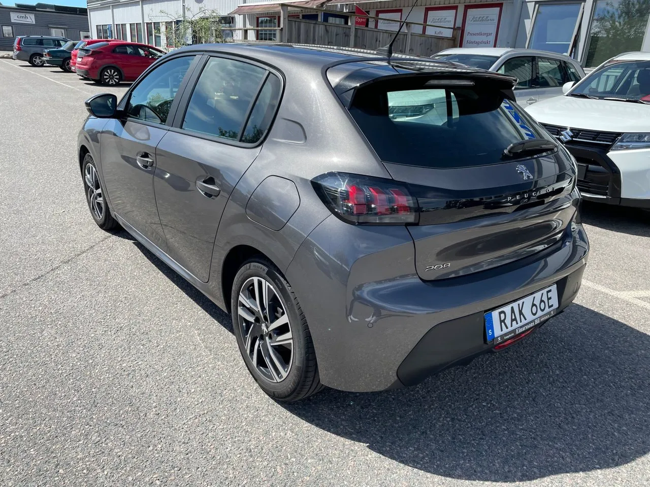 Vehicle image 6