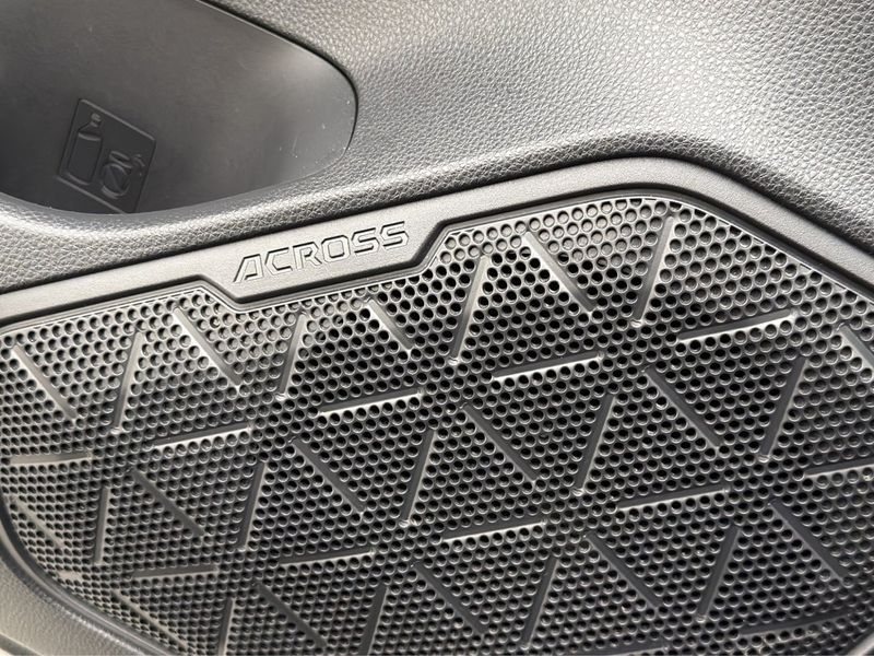 Suzuki Across bild 13