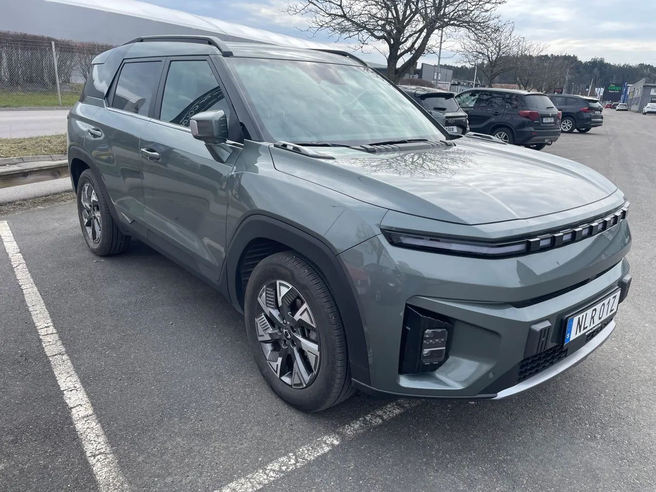 Vehicle image 4