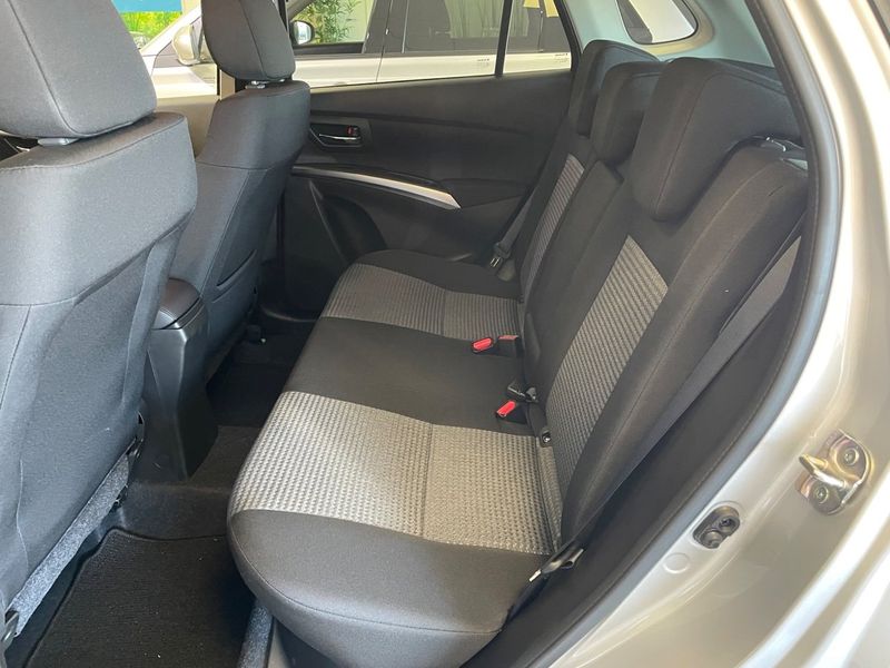 Suzuki S-CROSS bild 8