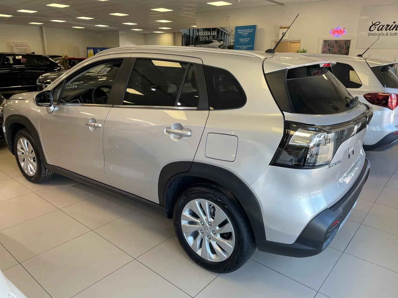 Vehicle image 4