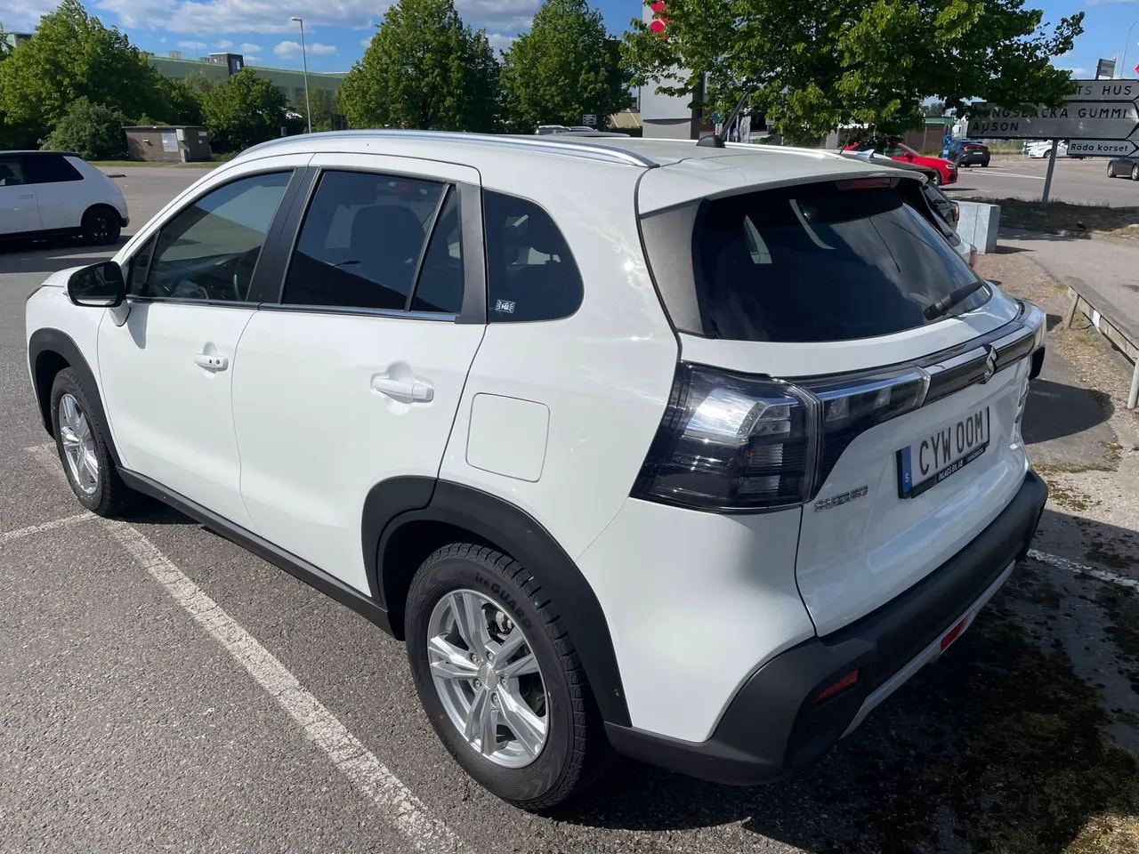 Vehicle image 3