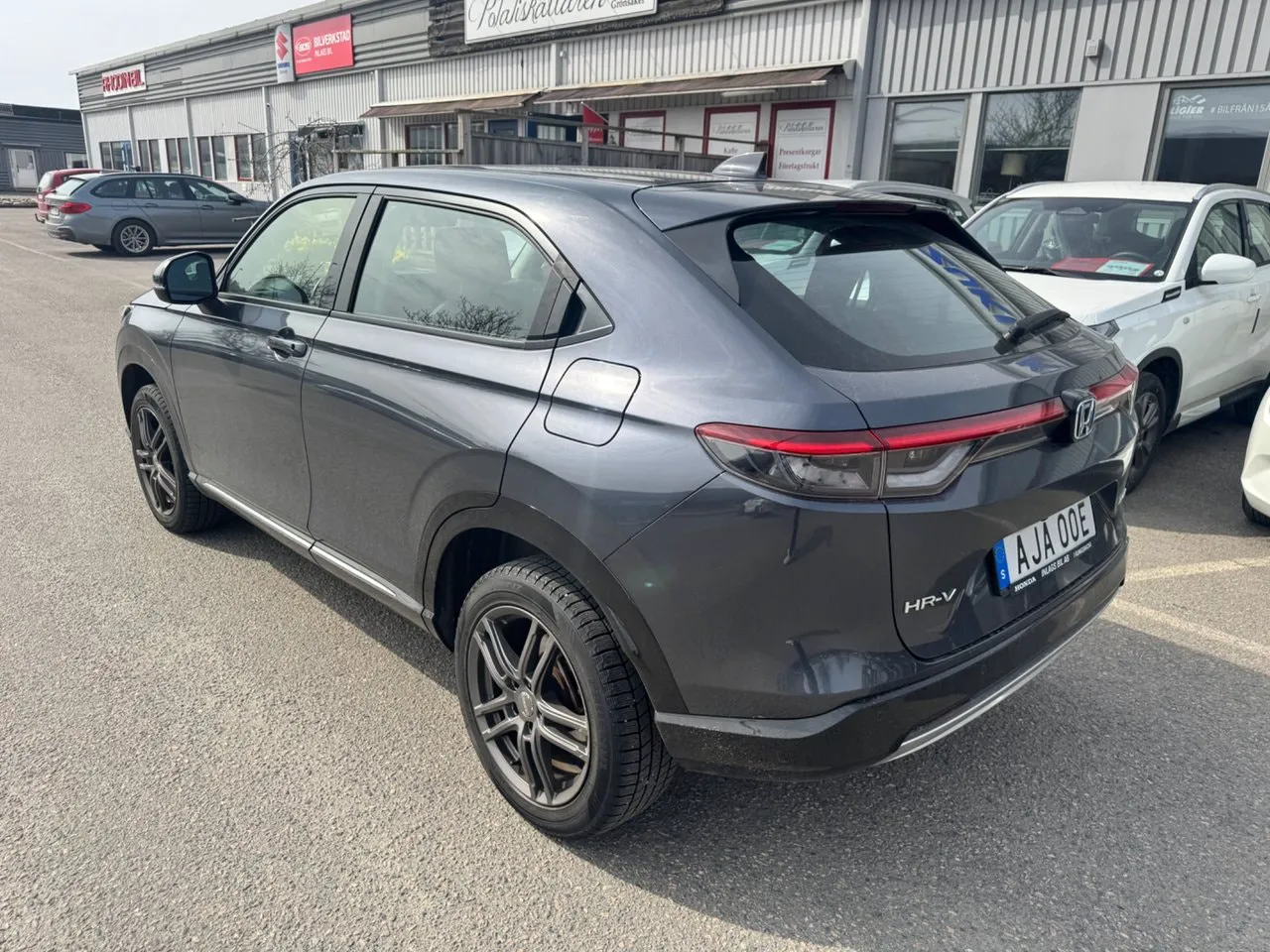 Vehicle image 6