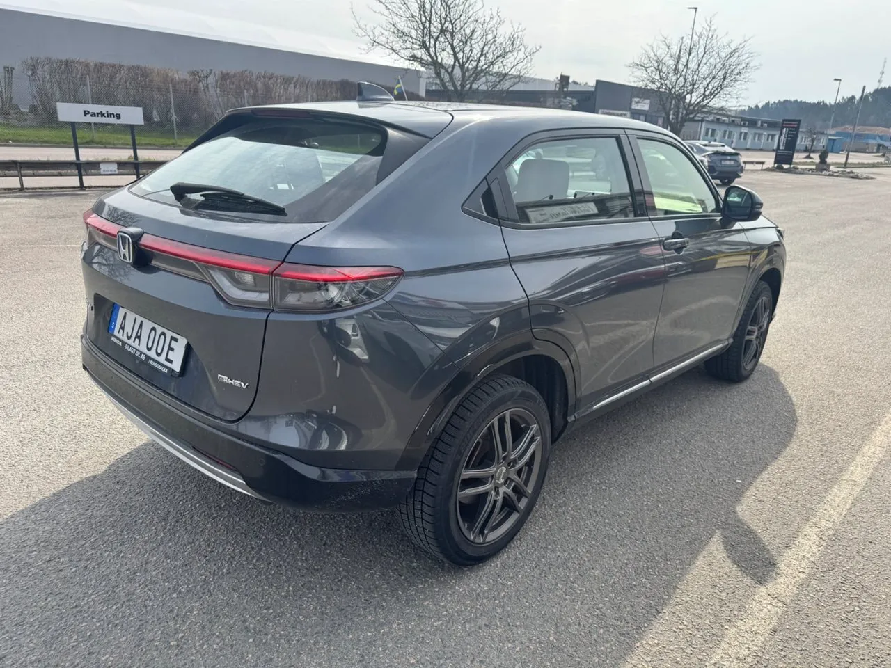 Vehicle image 4