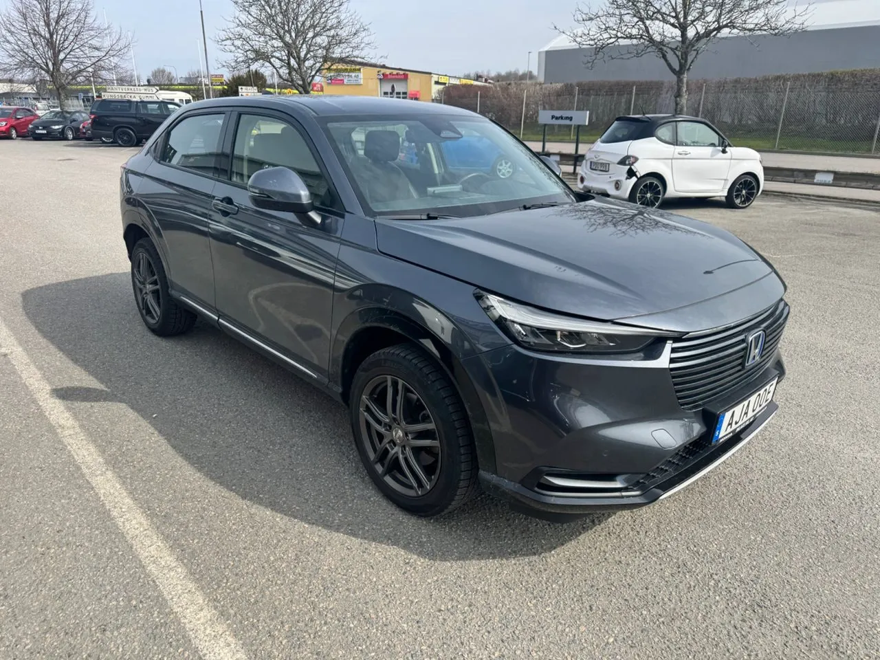 Vehicle image 3