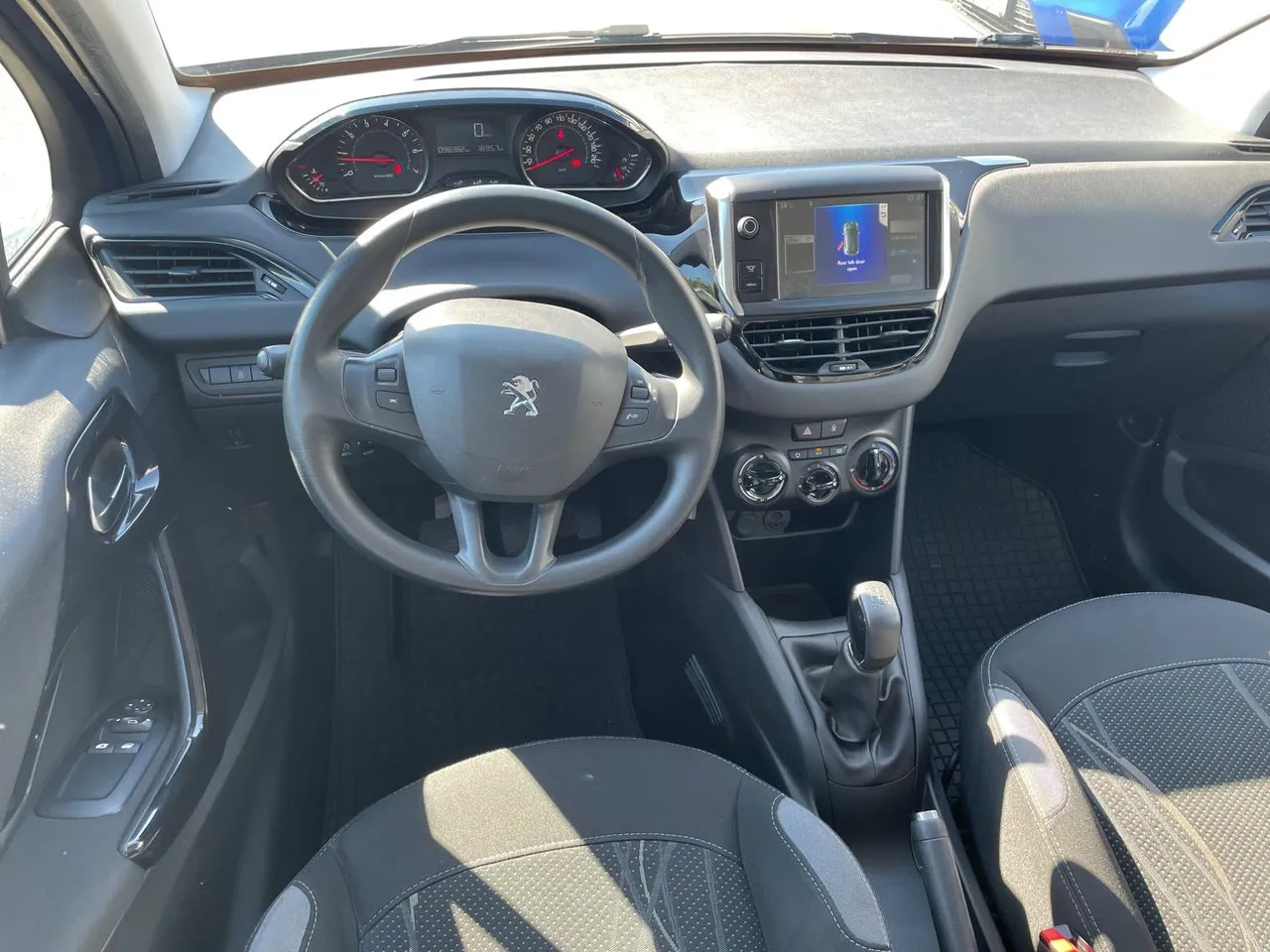 Vehicle image 6