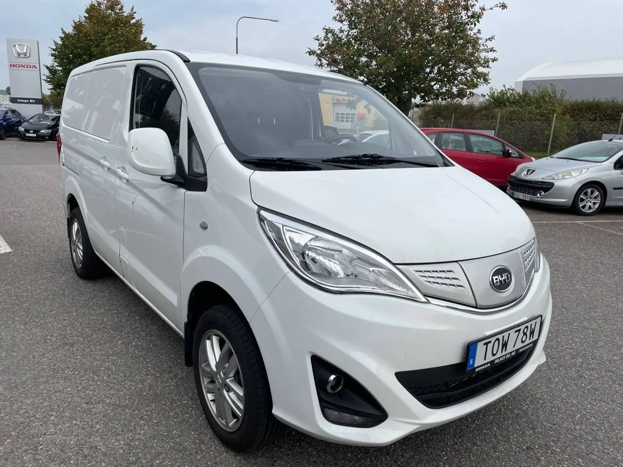 Vehicle image 5