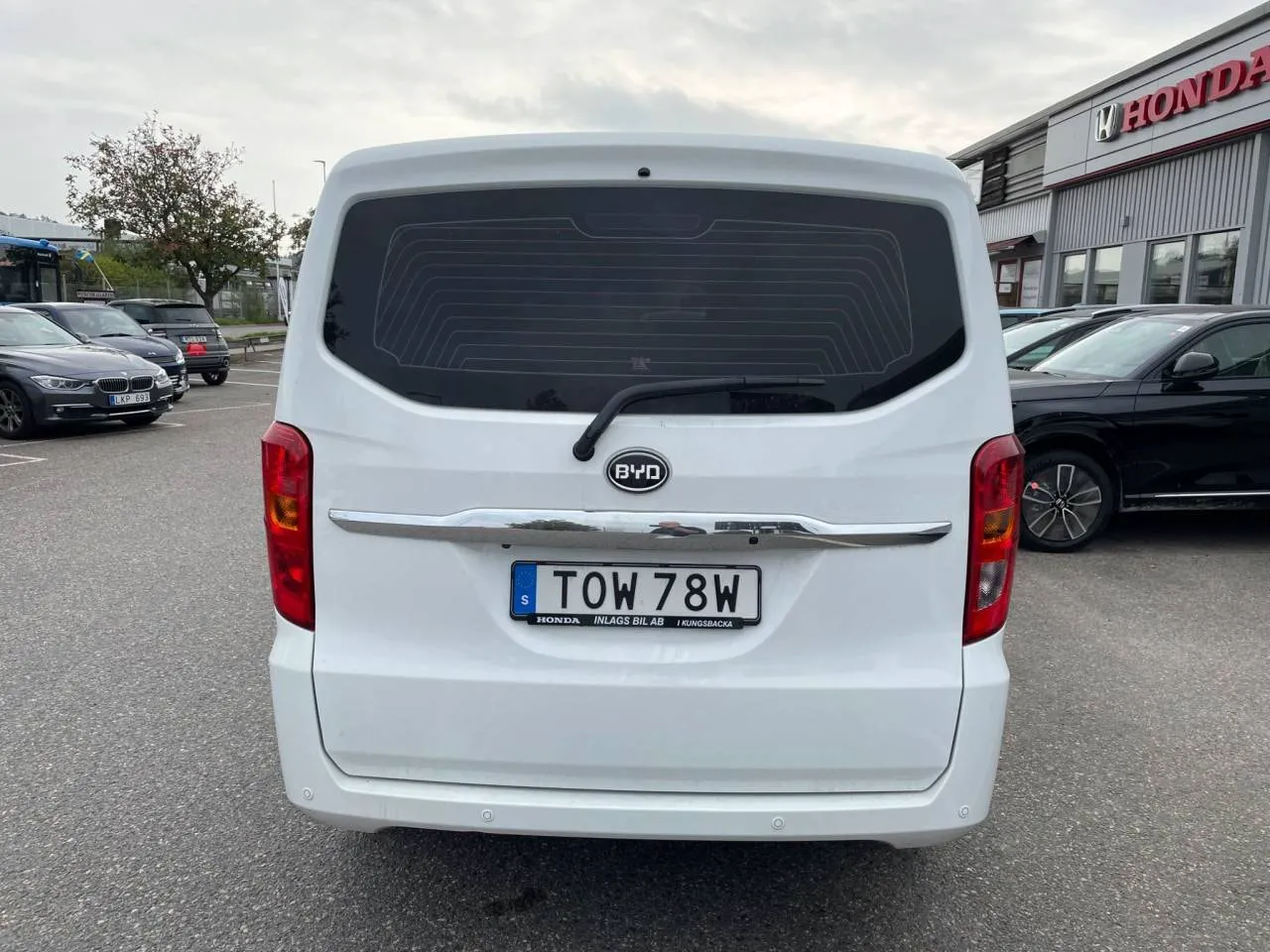 Vehicle image 8