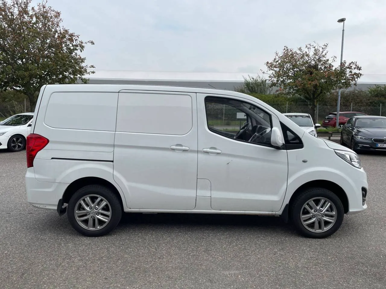 Vehicle image 6