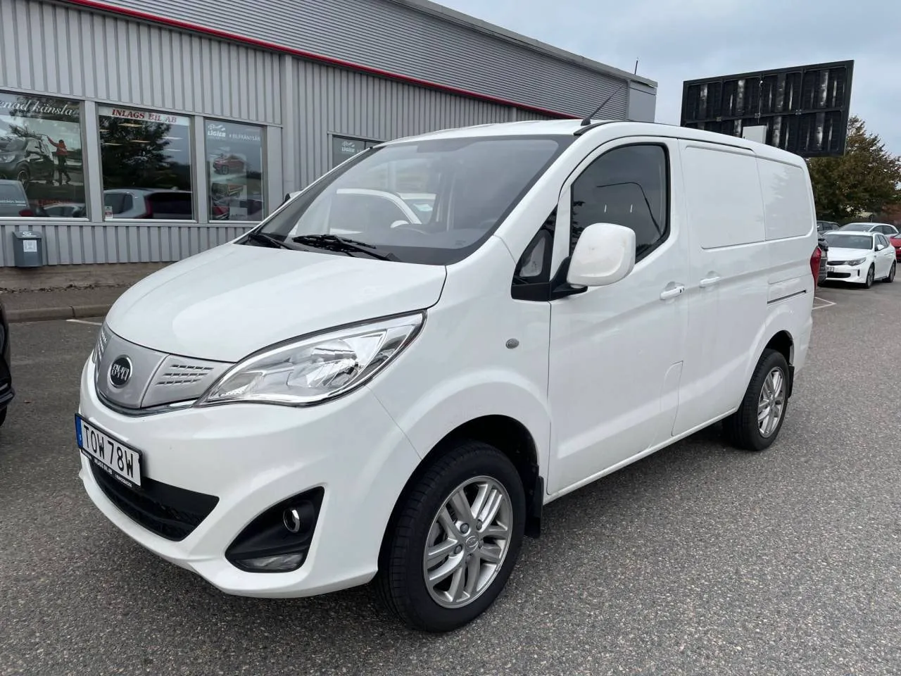 Vehicle image 3