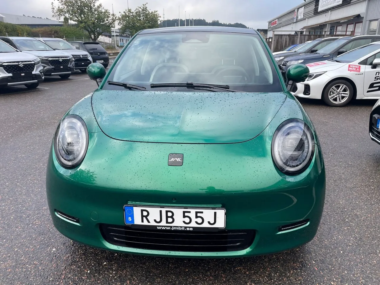 Vehicle image 13