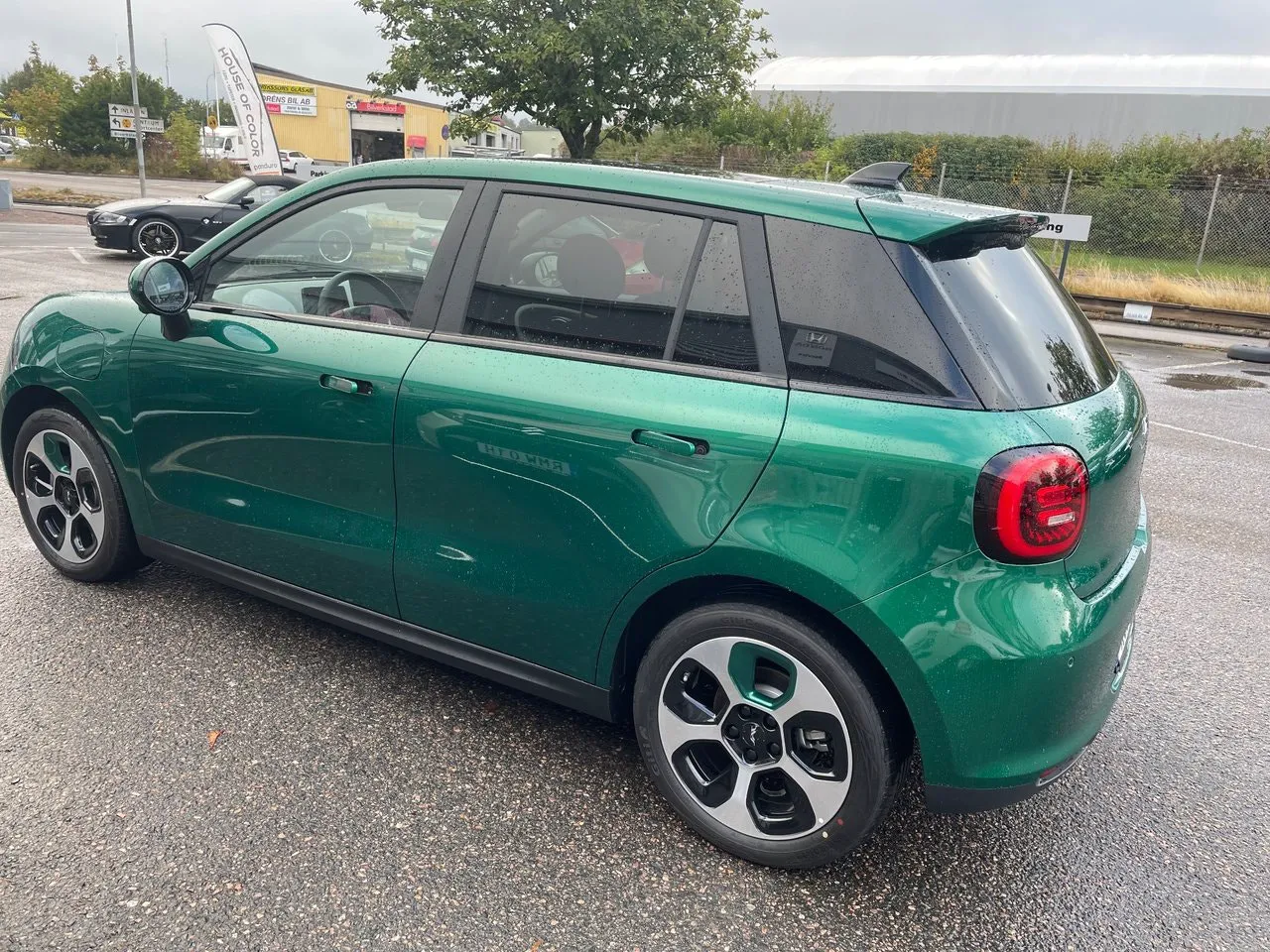 Vehicle image 5