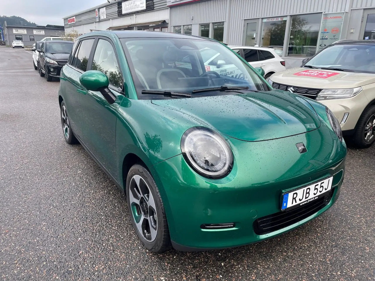 Vehicle image 12