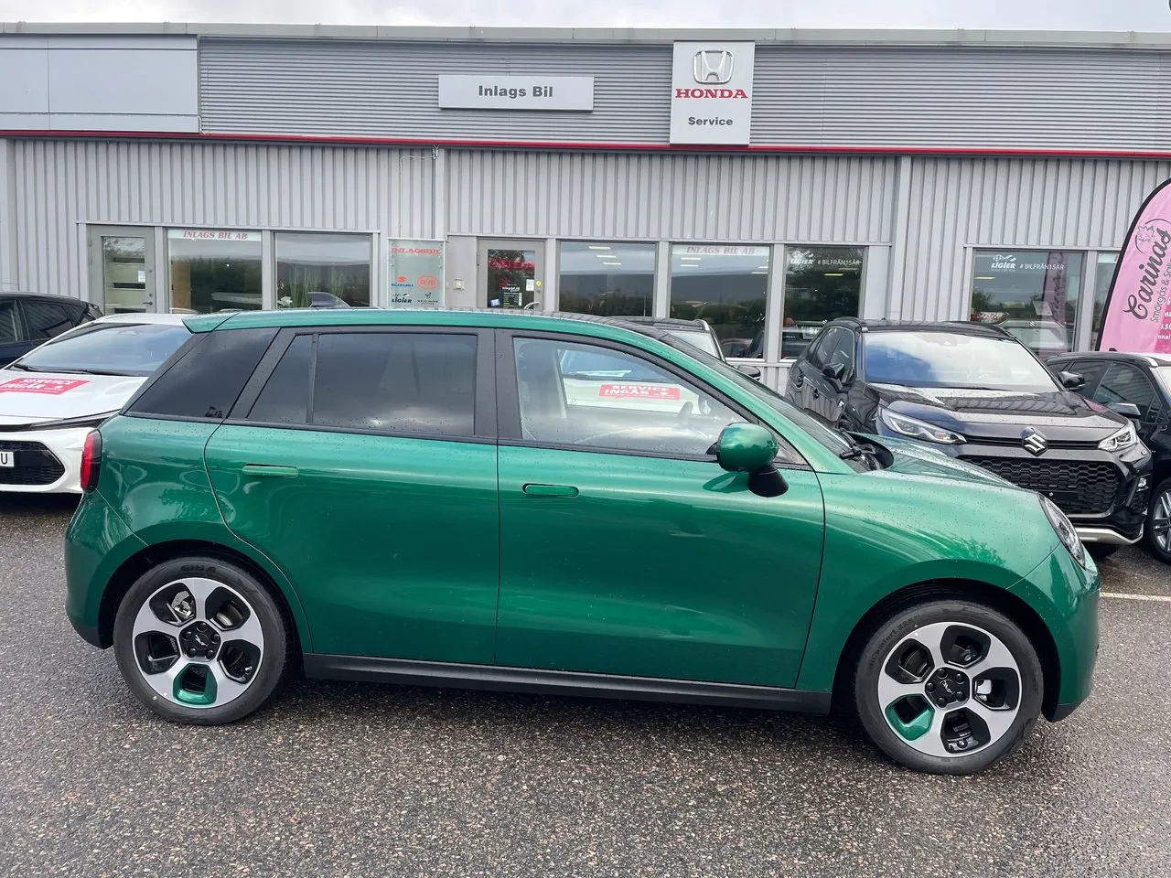 Vehicle image 10