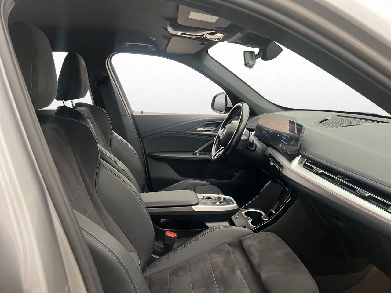 Vehicle image 32
