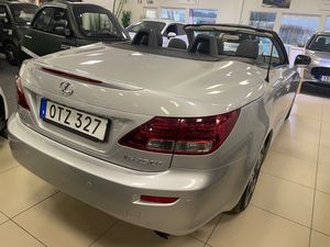 Lexus IS bild 4
